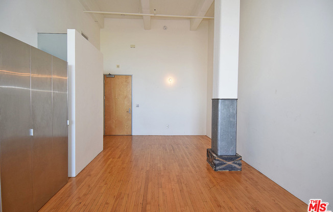 Studio, 1 bath, 1,112 sqft, $3,800, Unit 605