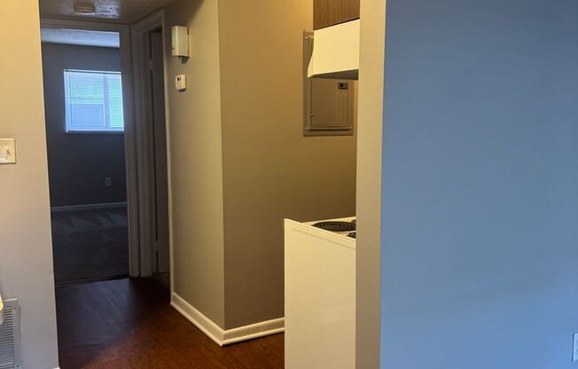 1 bed, 1 bath, 675 sqft, $925, Unit 2124CHE-303