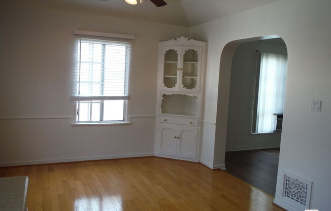 2 beds, 1 bath, 1,200 sqft, $2,500