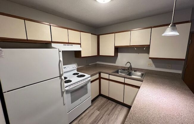 1 bed, 1 bath, 550 sqft, $750, Unit 405