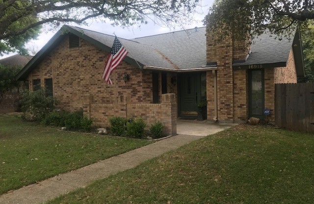 Beautiful home in Blanco Woods w/community pool!