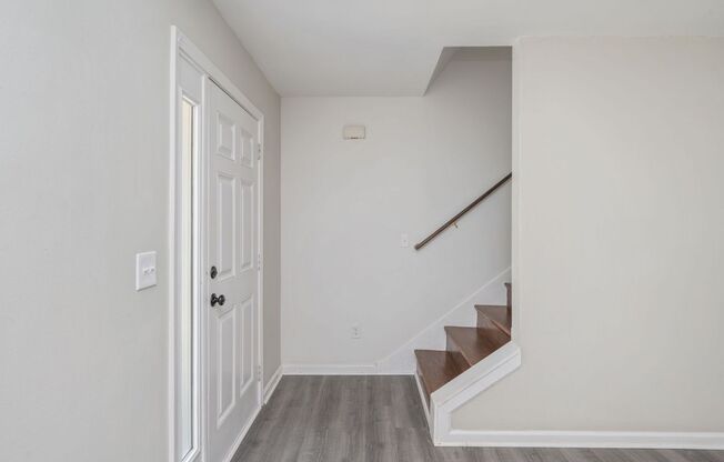 Spacious 5-Bedroom Townhome in Crestview with Private Backyard