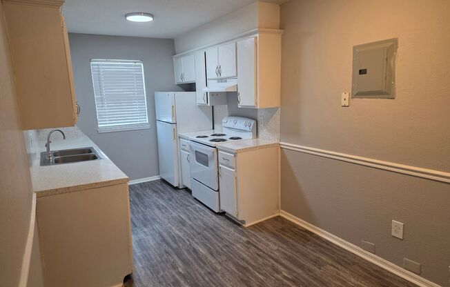 2 beds, 1.5 baths, 925 sqft, $800