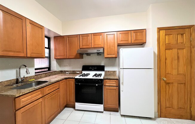 3 beds, 1 bath, $4,000, Unit 4-B