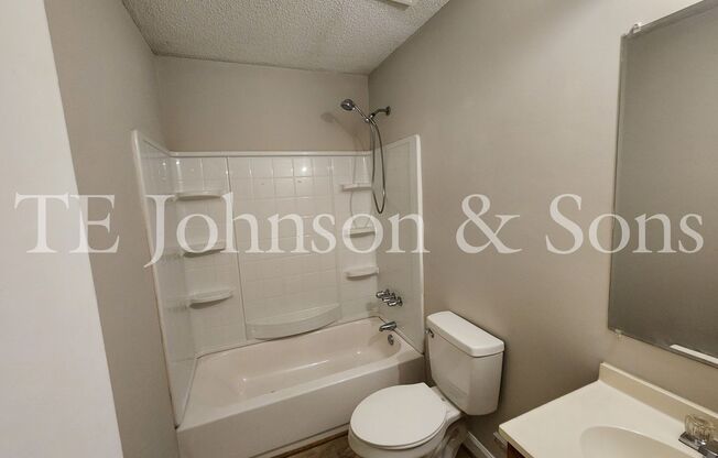 2 beds, 1 bath, $825, Unit 210 B