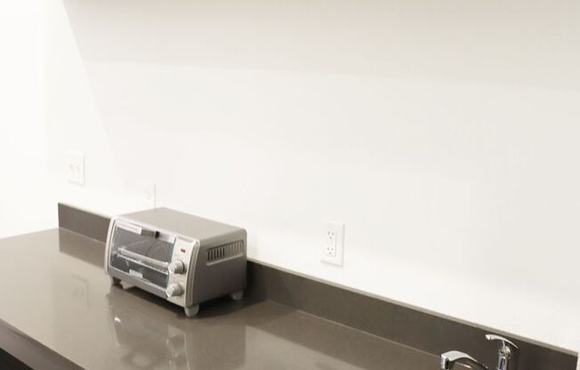 Studio, 1 bath, 239 sqft, $1,470, Unit Z-614 Furnished