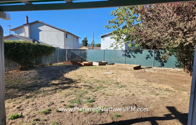 3 beds, 1.5 baths, 1,056 sqft, $1,700, Unit 0401A