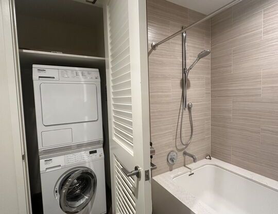 1 bed, 1 bath, 870 sqft, $3,250, Unit 2107