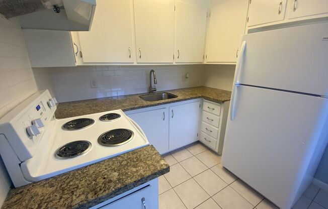 1 bed, 1 bath, 650 sqft, $1,595, Unit O-49