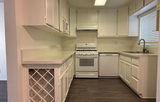 2 beds, 1 bath, 806 sqft, $2,375, Unit 5144C