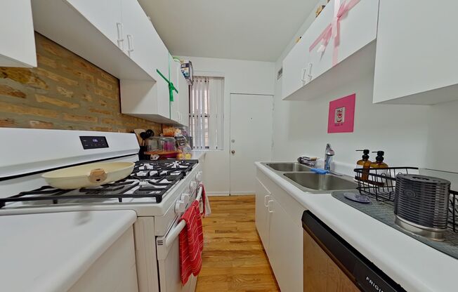 2 beds, 1 bath, 850 sqft, $2,900, Unit 1315 2A