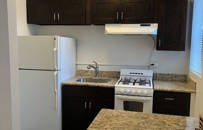 Studio, 1 bath, 340 sqft, $1,175, Unit 606