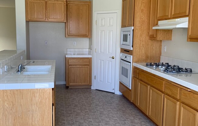 Spacious 3-bedroom 2 bathroom Home-Travis School District