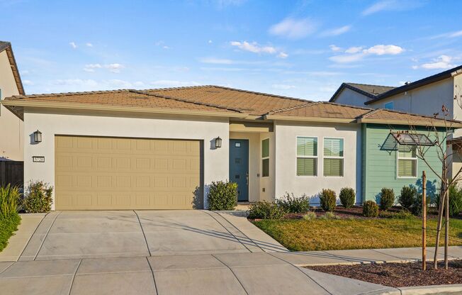Gorgeous 4 bedroom 3 bath in Northlake