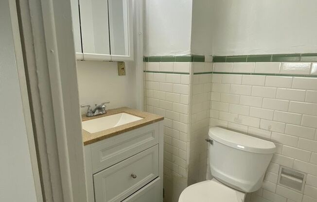 1 bed, 1 bath, 450 sqft, $1,250, Unit 704