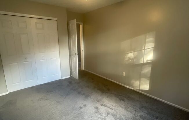 2 beds, 1 bath, $925, Unit 3806