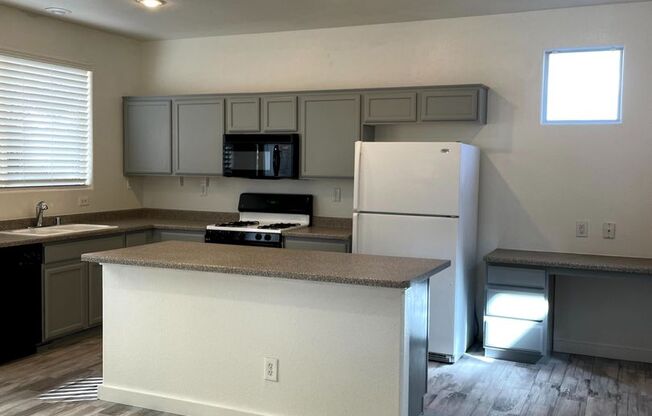 DARLING 3 BEDROOM, 2.5 BATH LOCATED IN GATED COMMUNITY