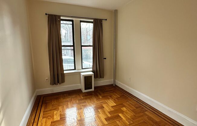 2 beds, 1 bath, $2,700, Unit 1F