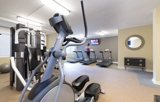 Full equipped Fitness Center at The 925 Apartments, Washington, DC,20037