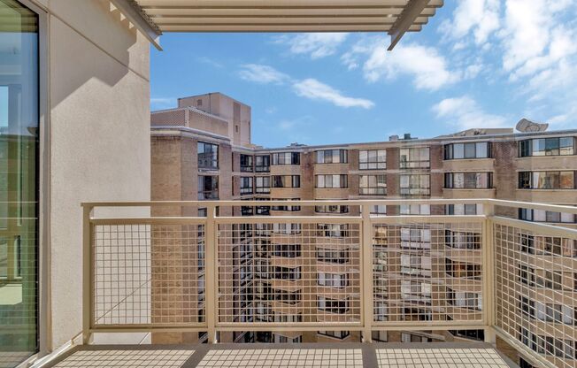 2 beds, 2 baths, 867 sqft, $4,425, Unit 805