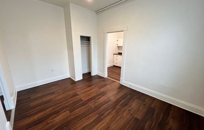 Studio, 1 bath, $900, Unit APT4 R