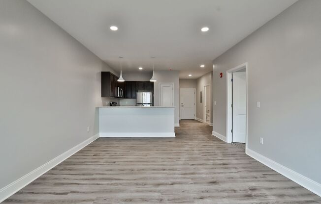 1 bed, 1 bath, 833 sqft, $1,650, Unit 203