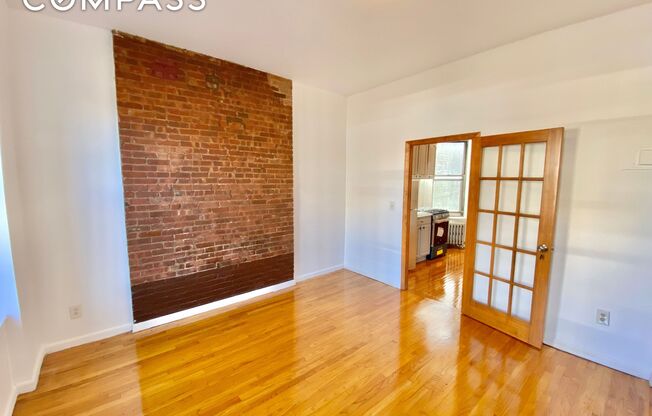 306 E 11 ST