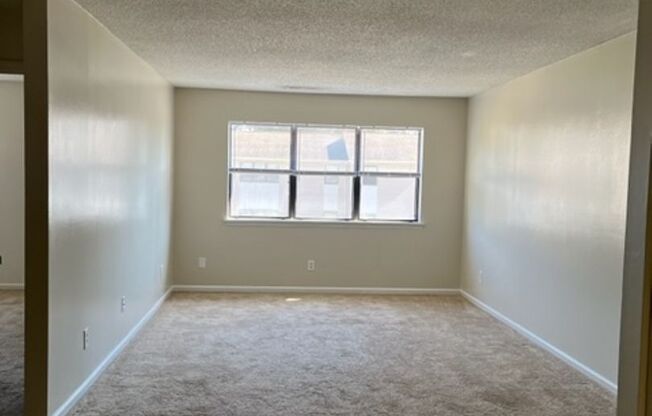 2 beds, 1 bath, 940 sqft, $1,050, Unit 156G