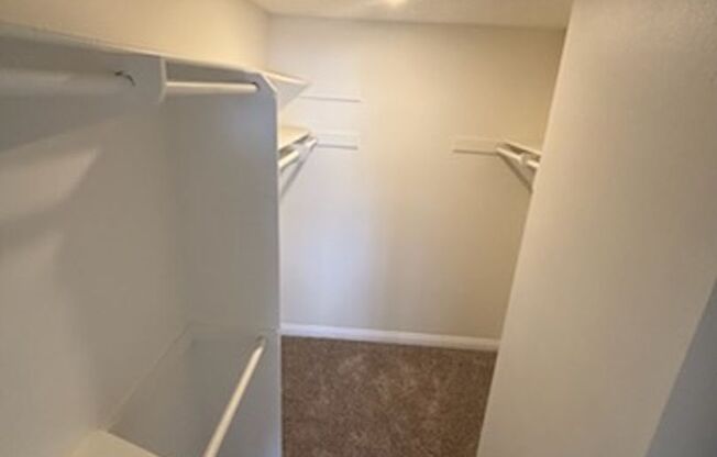 2 beds, 1 bath, 850 sqft, $2,200, Unit 7