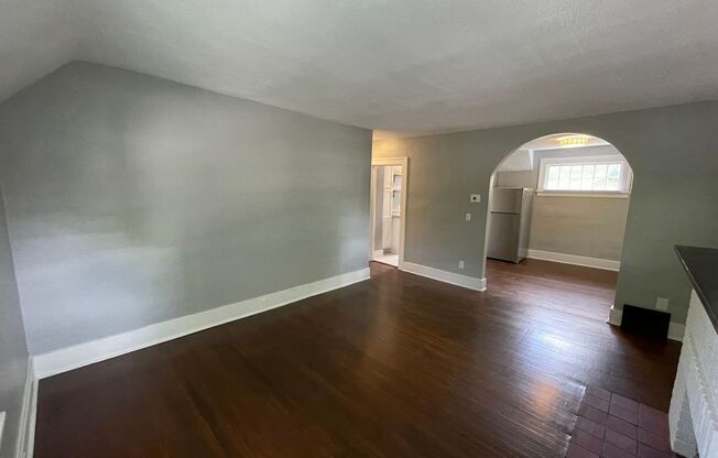 2 beds, 1 bath, $1,095, Unit 1702 1/2 Lake Ave