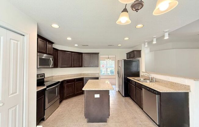 3825 RUNNER STONE DR