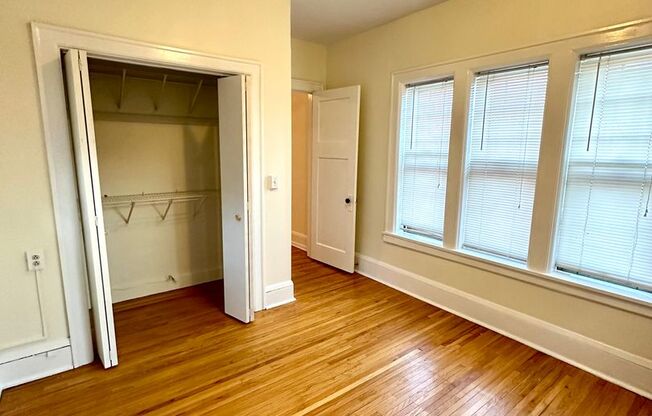2 beds, 1 bath, 1,000 sqft, $1,325, Unit 302