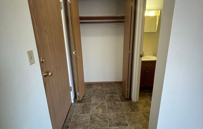 Studio, 1 bath, 300 sqft, $550, Unit 11