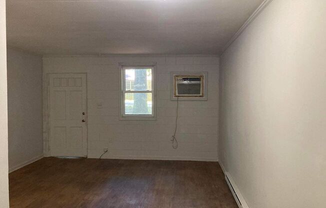 2 bedroom, 1 bath available for rent!