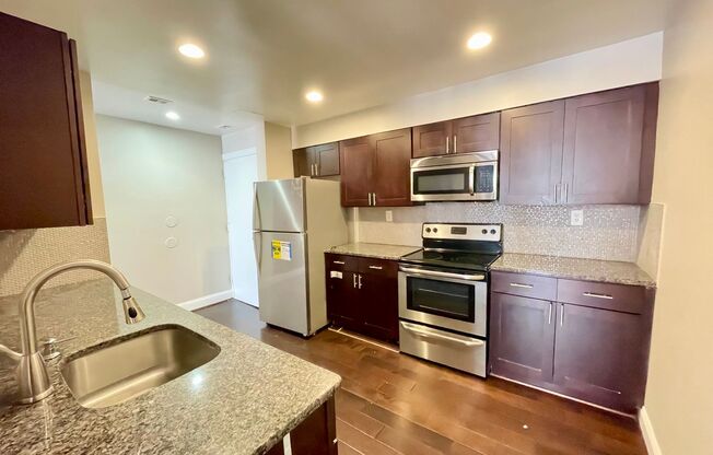 2 beds, 1 bath, 1,100 sqft, $1,750, Unit E2