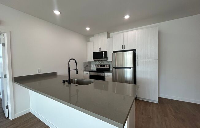 2 beds, 2 baths, 902 sqft, $3,070, Unit 2112-104