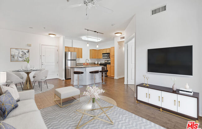 1 bed, 1 bath, 910 sqft, $2,900, Unit 355