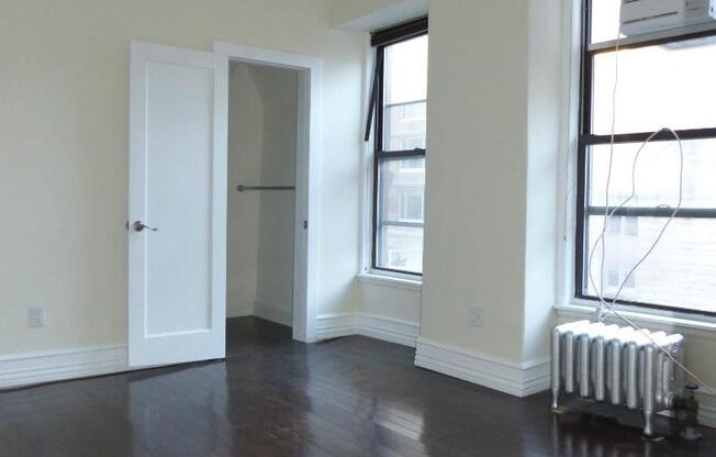 560 W END AVE