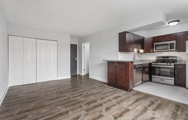Studio, 1 bath, 336 sqft, $1,550, Unit 504