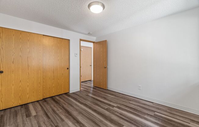 1 bed, 1 bath, 596 sqft, $1,300, Unit L-103