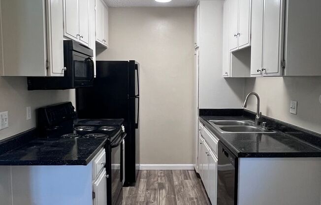 2 beds, 2 baths, 850 sqft, $2,795, Unit 213