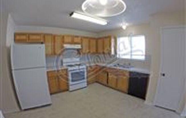 4 beds, 2 baths, $1,425