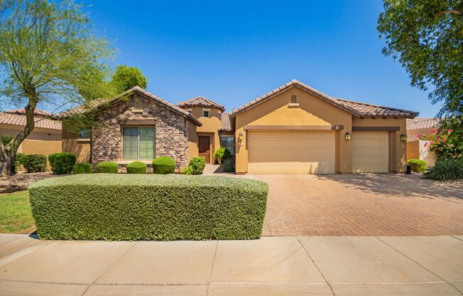 Spacious 4 bedroom home in Goodyear!