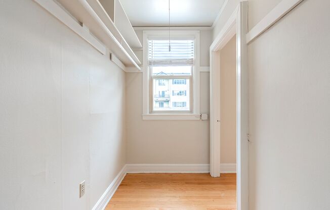 Studio, 1 bath, 349 sqft, $1,199, Unit 411