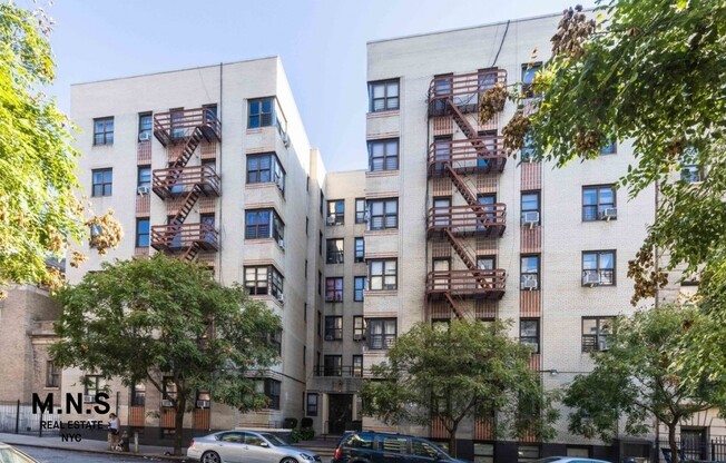 2 beds, 1 bath, $2,750, Unit 606