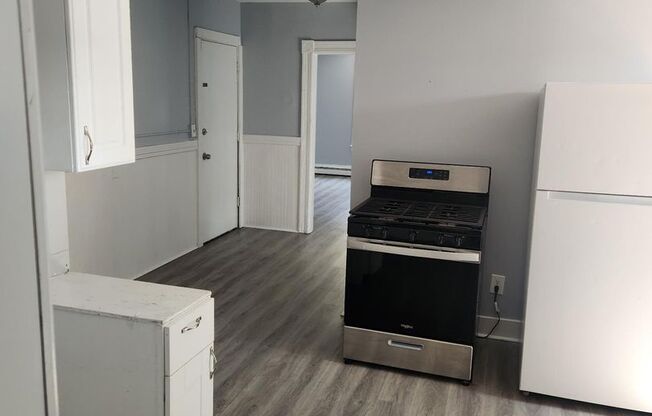 3 beds, 1 bath, $2,575, Unit 309 #2