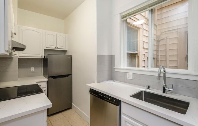 1 bed, 1 bath, $2,295, Unit 105