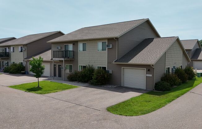 2 beds, 2 baths, 927 sqft, $1,350, Unit WI 3525-21