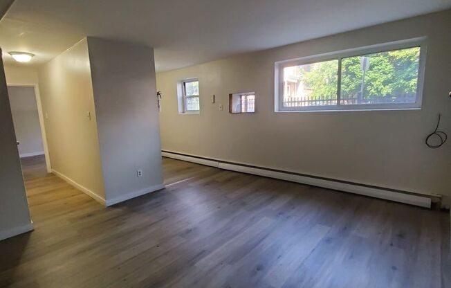 1 bed, 1 bath, $950, Unit A4