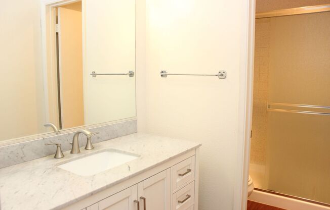 2 beds, 2 baths, $2,350, Unit UNIT 25